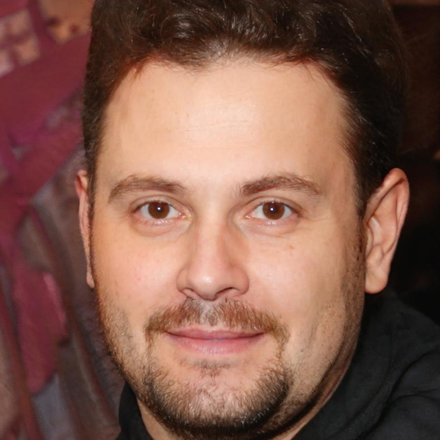 Portrait de Fabien Moreau, consultant en finances personnelles